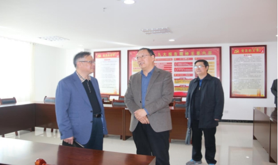 省委常委、省總工會(huì)主席馬吉孝等一行蒞臨青海物產(chǎn)集團(tuán)公司視察，調(diào)研指導(dǎo)道路貨運(yùn)企業(yè)建會(huì)、貨運(yùn)司機(jī)入會(huì)等工作