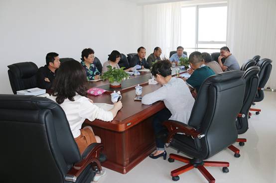 省商務(wù)廳副廳長朱小青協(xié)同西寧海關(guān)、省檢驗(yàn)檢疫局一行深入企業(yè)就保稅物流中心封關(guān)運(yùn)營