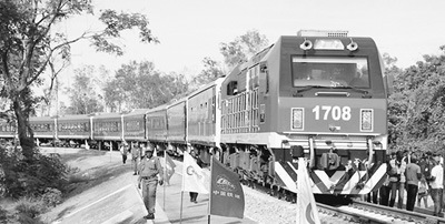 搭中國快車，促非洲發(fā)展